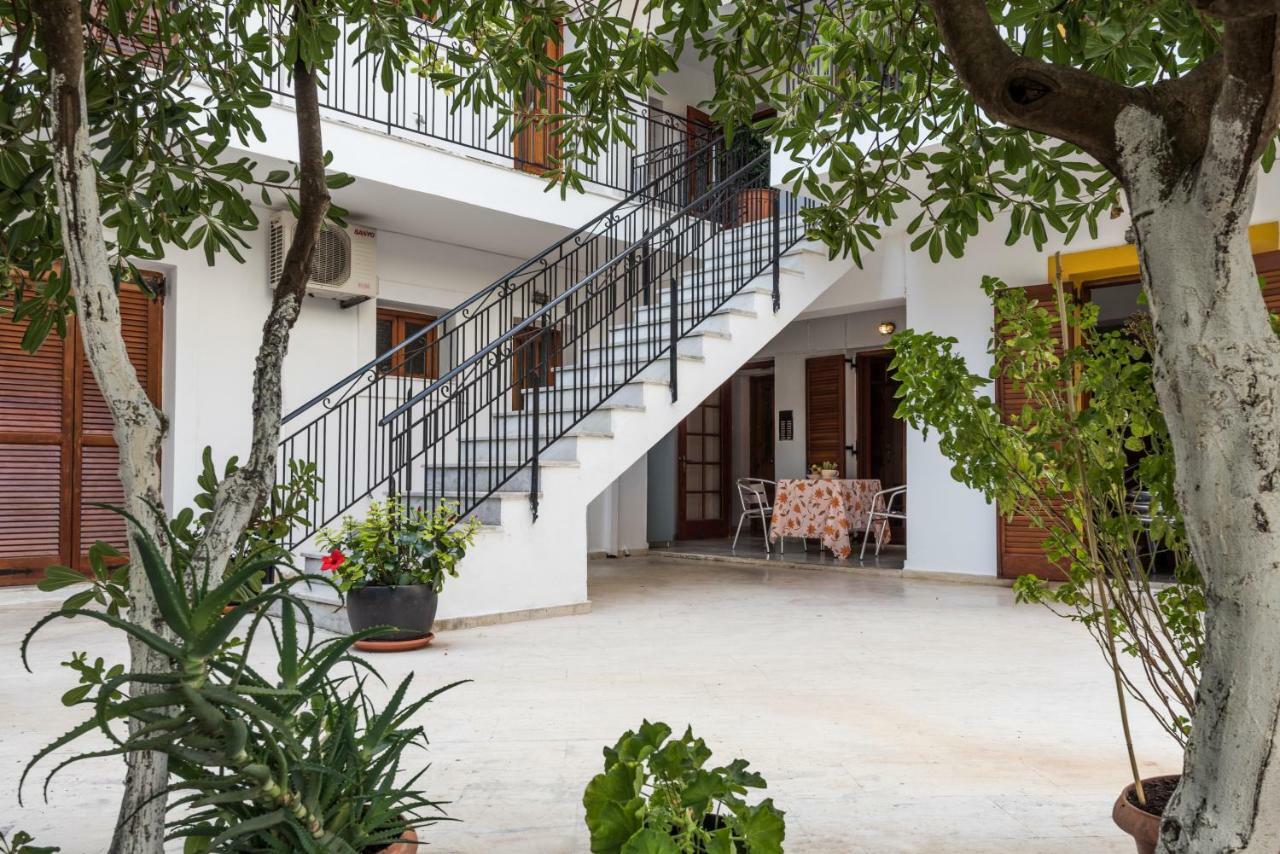 Areti Apartments Poros  Eksteriør bilde
